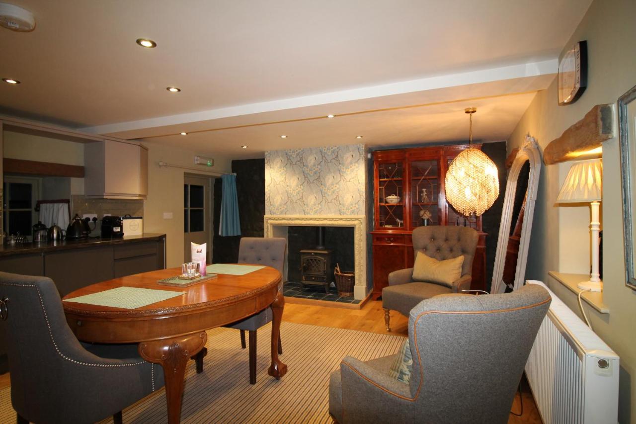 The Coach House Villa Whitby Exterior photo